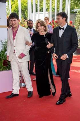 ABB FILMPREIS- Senta Berger und ihr Sohn Luca Verhoeven zu Gast auf dem roten Teppich bei der Verleihung des Deutschen Filmpreis Lola 26 am Palais am Funkturm am 29.05.2026 in Berlin Berlin Deutschland *** ABB FILM AWARD Senta Berger and her son Luca Verhoeven on the red carpet at the German Film Award Lola 26 ceremony at Palais am Funkturm on May 29, 2026 in Berlin Berlin Germany