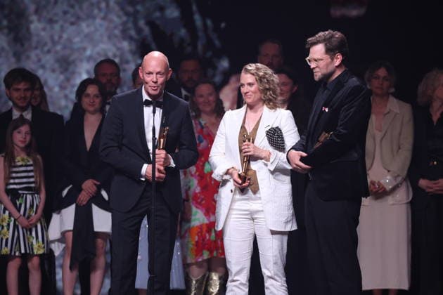 DEUTSCHER FILMPREIS 2026 - SHOW BESTER SPIELFILM GOLD - IN DIE SONNE SCHAUEN bei der Verleihung DEUTSCHER FILMPREIS 2026 in Berlin *** GERMAN FILM AWARD 2026 SHOW BEST PLAYFILM GOLD IN THE SUN SHOW at the GERMAN FILM AWARD 2026 ceremony in Berlin Copyright: xEventpressxFuhrx
