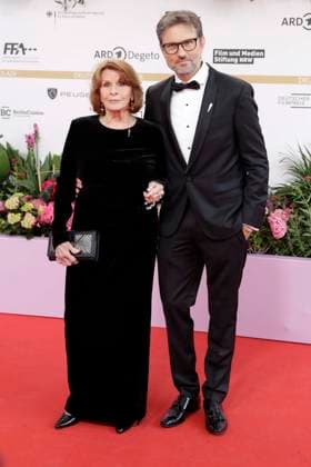 29.05.2026, Senta Berger und Sohn Simon Verhoeven, bei der Verleihung des Deutscher Filmpreis, 2026, Lola, in Berlin, Roter Teppich, *** 29 05 2026, Senta Berger and son Simon Verhoeven, at the German Film Award, 2026, Lola, in Berlin, Red Carpet,