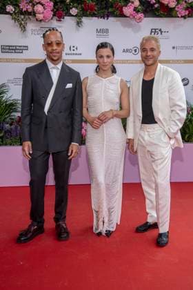 ABB FILMPREIS- Jerry Hoffmann, Aylin Tezel und Kostja Ullmann zu Gast auf dem roten Teppich bei der Verleihung des Deutschen Filmpreis Lola 26 am Palais am Funkturm am 29.05.2026 in Berlin Berlin Deutschland *** ABB FILMPREIS Jerry Hoffmann, Aylin Tezel and Kostja Ullmann as guests on the red carpet at the German Film Award Lola 26 ceremony at the Palais am Funkturm on 29 05 2026 in Berlin Berlin Germany