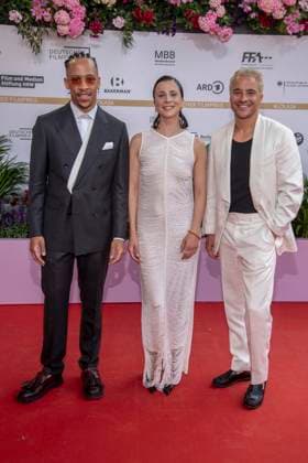 ABB FILMPREIS- Jerry Hoffmann, Aylin Tezel und Kostja Ullmann zu Gast auf dem roten Teppich bei der Verleihung des Deutschen Filmpreis Lola 26 am Palais am Funkturm am 29.05.2026 in Berlin Berlin Deutschland *** ABB FILMPREIS Jerry Hoffmann, Aylin Tezel and Kostja Ullmann as guests on the red carpet at the German Film Award Lola 26 ceremony at the Palais am Funkturm on 29 05 2026 in Berlin Berlin Germany