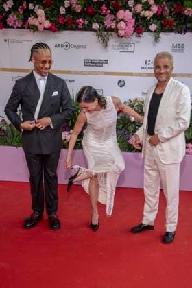 ABB FILMPREIS- Jerry Hoffmann, Aylin Tezel und Kostja Ullmann zu Gast auf dem roten Teppich bei der Verleihung des Deutschen Filmpreis Lola 26 am Palais am Funkturm am 29.05.2026 in Berlin Berlin Deutschland *** ABB FILMPREIS Jerry Hoffmann, Aylin Tezel and Kostja Ullmann as guests on the red carpet at the German Film Award Lola 26 ceremony at the Palais am Funkturm on 29 05 2026 in Berlin Berlin Germany