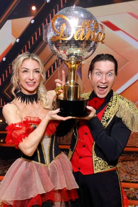 Sängerin Anna-Carina Woitschack und Tänzer Evgeny Vinokurov siegen im Finale der 19. Staffel der RTL-Tanzshow Lets Dance im Coloneum und sind Dancing Star 2026. Köln, 29.05.2026 NRW Deutschland *** Singer Anna Carina Woitschack and dancer Evgeny Vinokurov win the final of the 19th season of the RTL dance show Lets Dance at the Coloneum and are Dancing Star 2026 Cologne, 29 05 2026 NRW Germany Copyright: xChristophxHardtx