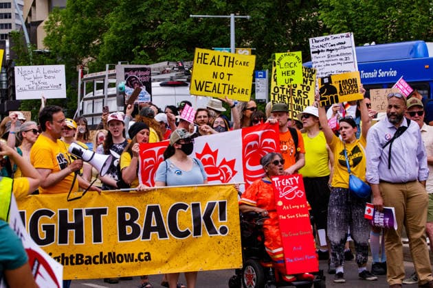 Fight Back Rally in Downtown Edmonton, Canada - 29 May 2026 A crowd of protesters march through the streets of Downtown Edmonton to protest the actions of the Provincial United Conservative Party Government. Downtown Edmonton Canada Copyright: xRonxPalmerx xSOPAxImagesx 2026_05_29Fightbackrally825142