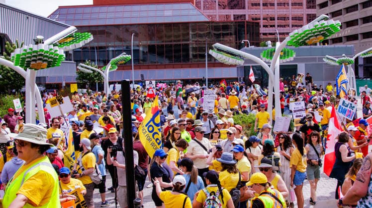 Fight Back Rally in Downtown Edmonton, Canada - 29 May 2026 A crowd of protesters prepares for a demonstration March through the streets of Downtown Edmonton to protest the Actions of the Provincial United Conservative Party Government. Downtown Edmonton Canada Copyright: xRonxPalmerx xSOPAxImagesx 2026_05_29Fightbackrally825257