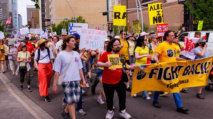 Fight Back Rally in Downtown Edmonton, Canada - 29 May 2026 Over 3500 protesters march through the streets of Downtown Edmonton to protest the Actions of the Provincial United Conservative Party Government. Downtown Edmonton Canada Copyright: xRonxPalmerx xSOPAxImagesx 2026_05_29Fightbackrally825392