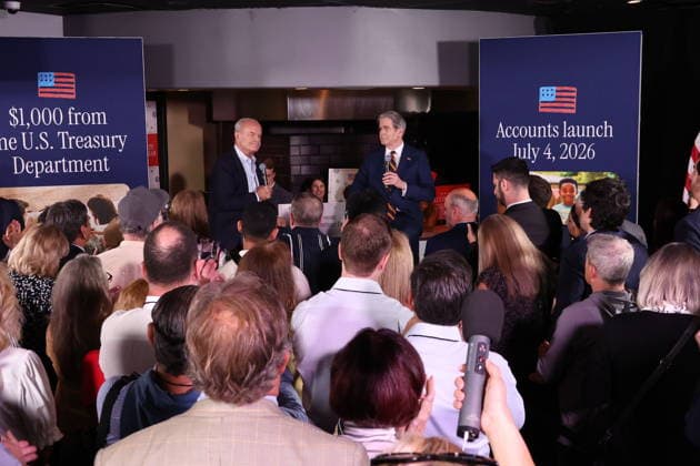 Thousand Oaks CA- May 29: Kelsey Grammer & Secretary of Treasury , Scott Bessent at the Trump Accounts Tour om May 29, 2026 Credit: USA - ZUMAa123 20260529_zaa_a123_130 Copyright: xAdMediax