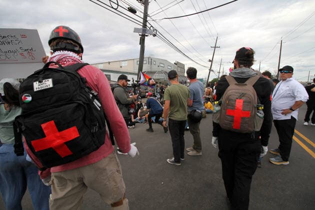 May 29, 2026, Newark, New Jersey, USA: Newark, New Jersey May 29,.2026.. Ice detention Center at Deleany Hall in Newark N.j..Ice Agents stand guard in front of the detention center to block activists from disrupting the detention process Newark USA - ZUMAct2_ 20260529_faf_ct2_078 Copyright: xBrucexCotlerx