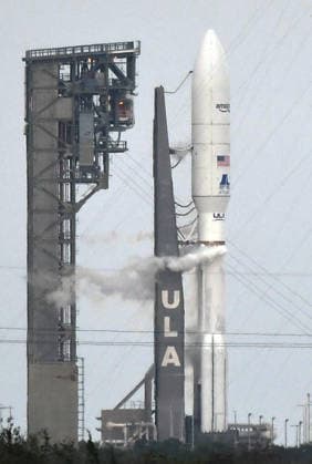 May 29, 2026, Cape Canaveral, Florida, United States: A United Launch Alliance (ULA) Atlas 5 rocket stands at pad 41 at Cape Canaveral Space Force Station minutes before launching with 29 Amazon Leo satellites in Cape Canaveral. This is the seventh batch of broadband internet satellites placed into orbit for Amazon by ULA. Cape Canaveral United States - ZUMAs197 20260529_aaa_s197_341 Copyright: xPaulxHennessyx