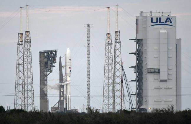 May 29, 2026, Cape Canaveral, Florida, United States: A United Launch Alliance (ULA) Atlas 5 rocket stands at pad 41 at Cape Canaveral Space Force Station minutes before launching with 29 Amazon Leo satellites in Cape Canaveral. This is the seventh batch of broadband internet satellites placed into orbit for Amazon by ULA. Cape Canaveral United States - ZUMAs197 20260529_aaa_s197_349 Copyright: xPaulxHennessyx