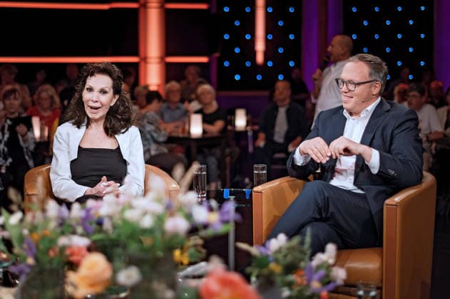 MDR - Riverboat. Sängerin Jennifer Rush ( Heidi Stern ) und Mario Voigt ( CDU Ministerpräsident Thüringen ) anläßlich der Aufzeichnung der MDR - Talkshow Riverboat am 29.05.2026 in der Mediacity Leipzig. 20260529SFL0067 *** MDR Riverboat singer Jennifer Rush Heidi Stern and Mario Voigt CDU Prime Minister of Thuringia on the occasion of the recording of the MDR talk show Riverboat on 29 05 2026 at Mediacity Leipzig 20260529SFL0067