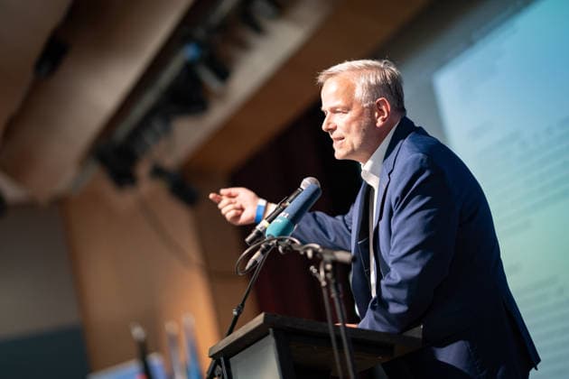 Leif-Erik Holm, Landesvorsitzender und Spitzenkandidat zur Landtagswahl, auf der Bühne des Landesparteitags;Landesparteitag AfD Mecklenburg-Vorpommern in Grimmen, Grimmen Mecklenburg-Vorpommern Deutschland Kulturhaus Treffpunkt Europas *** Leif Erik Holm, state chairman and top candidate for the state parliamentary elections, on stage at the AfD Mecklenburg-Vorpommern state party conference in Grimmen, Grimmen Mecklenburg-Vorpommern Germany Kulturhaus Treffpunkt Europas