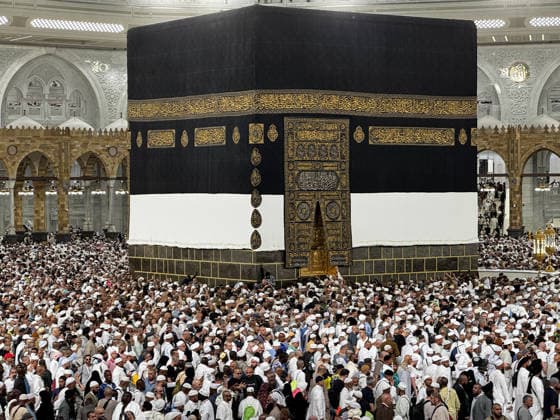 Muslim pilgrims perform farewell circumambulation, begin leaving Kaaba MECCA, SAUDI ARABIA - MAY 30: Muslim pilgrims perform the farewell circumambulation (Tawaf al-Wadaa) at the Kaaba before departing the holy city of Mecca, Saudi Arabia on May 30, 2026. Prior to this final ritual completing their Hajj pilgrimage, they fulfilled their duty of waqfah in Arafat and Muzdalifah on the eve of Eid al-Adha, proceeded to Jamarat to throw pebbles at the Akaba jamrah (the grand devil), and subsequently performed the visit circumambulation (Tawaf al-Ziyarah) and Sa i. Ali Atmaca Anadolu Mecca Saudi Arabia. Editorial use only. Please get in touch for any other usage.  Copyright: x2026xAnadoluxAlixAtmacax