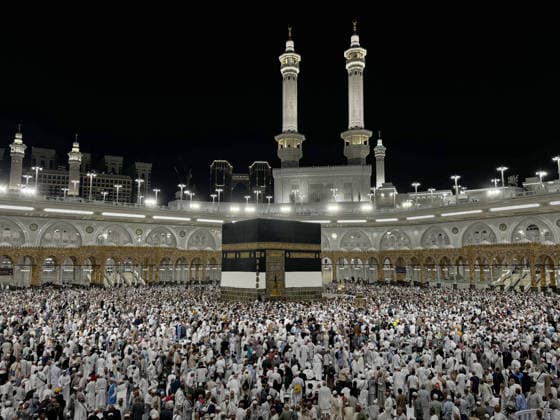 Muslim pilgrims perform farewell circumambulation, begin leaving Kaaba MECCA, SAUDI ARABIA - MAY 30: Muslim pilgrims perform the farewell circumambulation (Tawaf al-Wadaa) at the Kaaba before departing the holy city of Mecca, Saudi Arabia on May 30, 2026. Prior to this final ritual completing their Hajj pilgrimage, they fulfilled their duty of waqfah in Arafat and Muzdalifah on the eve of Eid al-Adha, proceeded to Jamarat to throw pebbles at the Akaba jamrah (the grand devil), and subsequently performed the visit circumambulation (Tawaf al-Ziyarah) and Sa i. Ali Atmaca Anadolu Mecca Saudi Arabia. Editorial use only. Please get in touch for any other usage.  Copyright: x2026xAnadoluxAlixAtmacax