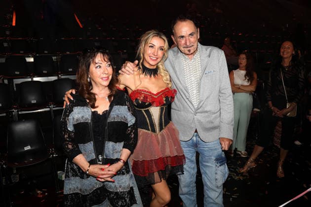 Finale der TV Sendung LetÂ s Dance in Köln Anna-Carina Woitschack mit ihrer Mama und ihrem Vater beim Finale der 19. Staffel der RTL-Tanzshow LetÂ s Dance im Coloneum Köln NRW Deutschland *** Final of the TV show Lets Dance in Cologne Anna Carina Woitschack with her mom and dad at the final of the 19th season of the RTL dance show Lets Dance at the Coloneum Cologne NRW Germany Copyright: xMatthiasxGränzdörferx
