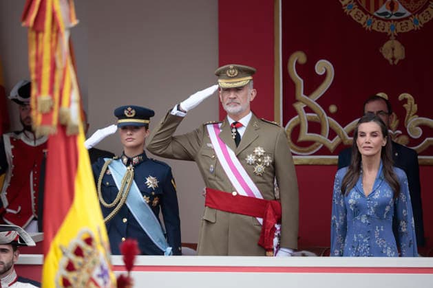 King Felipe VI and Queen Letizia and Princess Leonor preside over the parade for the Armed Forces Day in Vigo King Felipe VI and Queen Letizia and Princess Leonor preside over the central act commemorating the Armed Forces Day, on May 30, 2026, in Vigo, Pontevedra, Galicia Spain The civil and military parade has gathered motorcycles, groups on foot at a pace of 124 steps per minute , In total, almost 3,300 members of the Royal Guard, the Army, the Navy, the Air and Space Army, the Civil Guard and the Military Emergency Unit took part in the event 30 MAY 2026 Adriá Vigo, Pontevedra, Galicia Vigo, Pontevedra, Galicia Spain Copyright: xAdrianxIragox 7560176