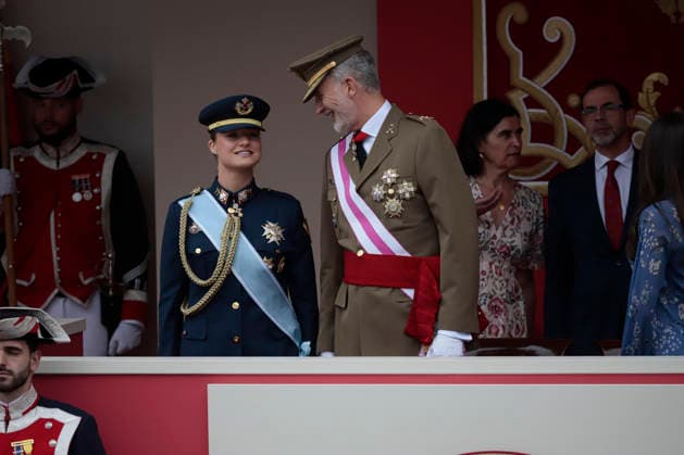 King Felipe VI and Princess Leonor preside in Vigo the parade for the Armed Forces Day King Felipe VI and Princess Leonor preside from the tribune of honor the central commemorative act of the Armed Forces Day, on May 30, 2026, in Vigo, Pontevedra, Galicia Spain The civil and military parade has gathered motorcycles, groups on foot at a pace of 124 steps per minute , In total, almost 3,300 members of the Royal Guard, the Army, the Navy, the Air and Space Army, the Civil Guard and the Military Emergency Unit took part in the event 30 MAY 2026 Adriá Vigo, Pontevedra, Galicia Vigo, Pontevedra, Galicia Spain Copyright: xAdrianxIragox 7560188