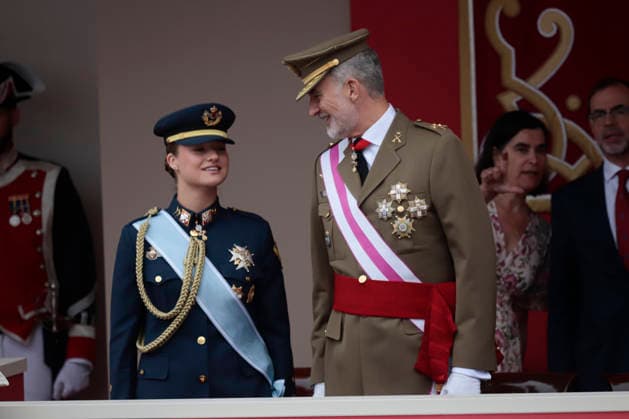 King Felipe VI and Princess Leonor preside in Vigo the parade for the Armed Forces Day King Felipe VI and Princess Leonor preside from the tribune of honor the central commemorative act of the Armed Forces Day, on May 30, 2026, in Vigo, Pontevedra, Galicia Spain The civil and military parade has gathered motorcycles, groups on foot at a pace of 124 steps per minute , In total, almost 3,300 members of the Royal Guard, the Army, the Navy, the Air and Space Army, the Civil Guard and the Military Emergency Unit took part in the event 30 MAY 2026 Adriá Vigo, Pontevedra, Galicia Vigo, Pontevedra, Galicia Spain Copyright: xAdrianxIragox 7560190