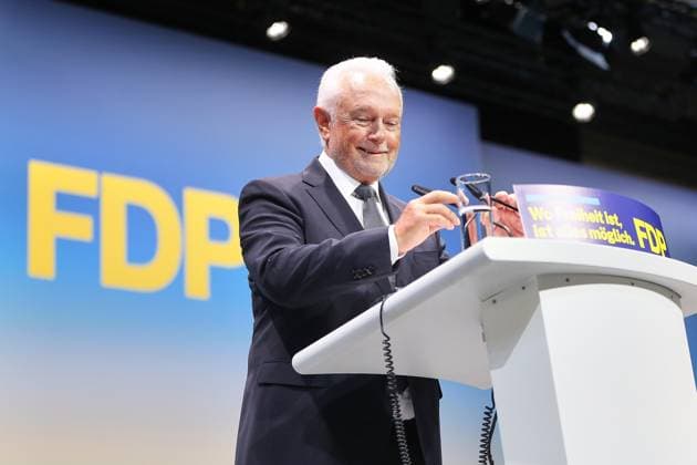 Berlin, Deutschland, 30.05.2026: Estrel: 77. Bundesparteitag der FDP: Wolfgang Kubicki, der sich zum Parteichef wählen lassen will *** Berlin, Germany, 30 05 2026 Estrel 77 Federal Party Conference of the FDP Wolfgang Kubicki, who wants to be elected party leader Copyright: xdtsxNachrichtenagenturx dts_121160