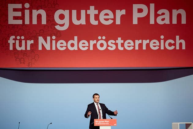 - Vösendorf (NÖ) 30.05.2026 - SPÖ NÖ Landesparteitag - Heute fand in Eventhotel Pyramide der Landesparteitag der SPÖ Niederösterreich mit Wahl des Vorsitzenden statt. PHOTO: SPÖ NÖ Vorsitzender und Landesrat Sven Hergovich bei seiner Rede. - Voesendorf (Lower Austria) - SPOe Lower Austria Regional Party Conference - The Lower Austria Regional Party Conference of the Socialist Party, at which the chairperson was elected, took place today at the Eventhotel Pyramide. SPÖ NÖ Landesparteitag *** Vösendorf NÖ 30 05 2026 SPÖ Lower Austria Regional Party Conference The Lower Austria Regional Party Conference of the Socialist Party, at which the chairperson was elected, took place today at the Eventhotel Pyramide SPÖ Lower Austria Regional Part 