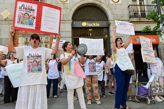 May 30, 2026, Madrid, Madrid, SPAIN: Home Care Service (SAD) workers take part in a protest at Puerta del Sol in Madrid, Spain. Participants gathered to demonstrate and express their demands regarding the Home Care Service sector. Madrid SPAIN - ZUMAz108 20260530_znp_z108_022 Copyright: xRichardxZubelzux