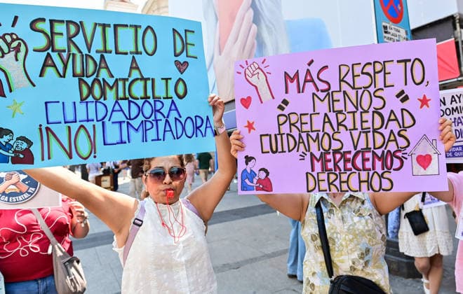 May 30, 2026, Madrid, Madrid, SPAIN: Home Care Service (SAD) workers take part in a protest at Puerta del Sol in Madrid, Spain. Participants gathered to demonstrate and express their demands regarding the Home Care Service sector. Madrid SPAIN  - ZUMAz108 20260530_znp_z108_026 Copyright: xRichardxZubelzux
