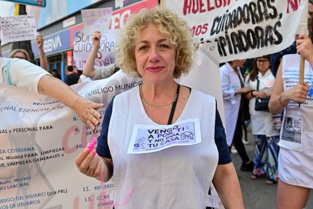 May 30, 2026, Madrid, Madrid, SPAIN: Home Care Service (SAD) workers take part in a protest at Puerta del Sol in Madrid, Spain. Participants gathered to demonstrate and express their demands regarding the Home Care Service sector. Madrid SPAIN  - ZUMAz108 20260530_znp_z108_028 Copyright: xRichardxZubelzux