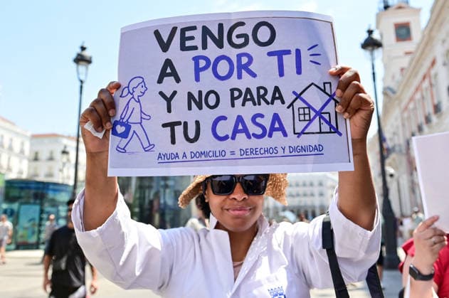 May 30, 2026, Madrid, Madrid, SPAIN: Home Care Service (SAD) workers take part in a protest at Puerta del Sol in Madrid, Spain. Participants gathered to demonstrate and express their demands regarding the Home Care Service sector. Madrid SPAIN - ZUMAz108 20260530_znp_z108_031 Copyright: xRichardxZubelzux