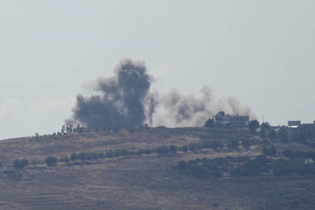 News Bilder des Tages Israeli attacks on southern Lebanon continue on the 4th day of Eid al-Adha NABATIEH, LEBANON - MAY 30: Smoke rises above the areas where Israeli army carried out airstrikes, violating the ceasefire, in Kfar Tebnit of Nabatieh, Lebanon on May 30, 2026. Ramiz Dallah Anadolu Nabatieh Lebanon. Editorial use only. Please get in touch for any other usage.  Copyright: x2026xAnadoluxRamizxDallahx