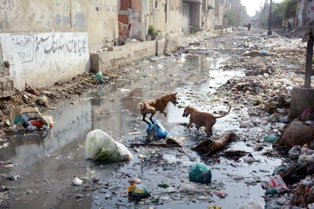 News Bilder des Tages RECORD DATE NOT STATED Hectic street full of sewerage and garbage, causing unhygienic atmosphere and creating problems for commuters and residents, due to poor sewerage system, showing negligence of concerned authorities, located on Korangi No. 02 area in Karachi on Saturday, May 30, 2026. (Bahzad Khan PPI Images). EDITORIAL USE ONLY Copyright: xx AR-ZM-300526x ppiphotos479917