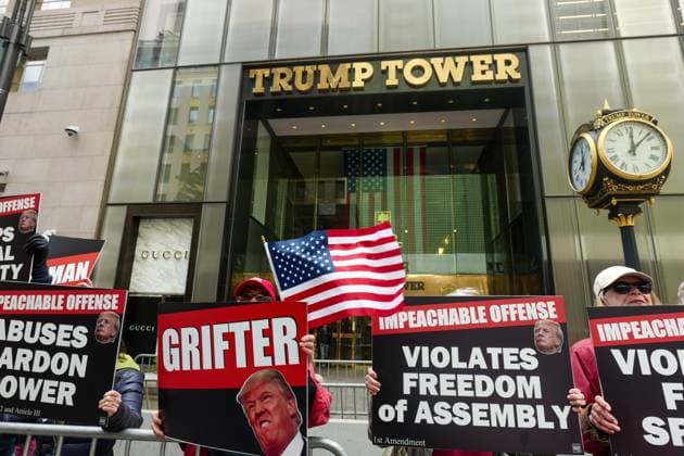 Protest at Trump Tower NYC New York, NY- May 30: Activist Group Rise and Resist Protest in Front of Trump Tower Fifth Ave to Impeach, Convict, and Remove President of USA Donald J. Trump. Demonstrators chant People Rising Up, Trump Coming Down on May 30, 2026 Credit: Camara Porter AdMedia EDITORIAL USE ONLY  Copyright: xx AdMediax admphotostwo993306