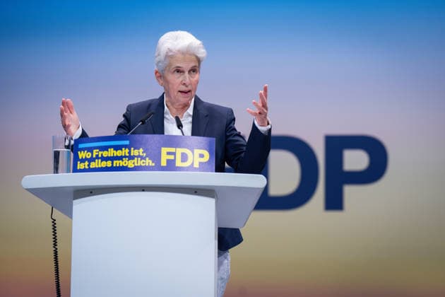 77. Ordentlicher Bundesparteitag, FDP, Berlin Berlin, FDP, 77. Ordentlicher Bundesparteitag, Freie Demokraten, Estrel, Marie-Agnes Strack-Zimmermann Berlin Berlin GER *** 77 Ordinary Federal Party Conference, FDP, Berlin Berlin, FDP, 77 Ordinary Federal Party Conference, Free Democrats, Estrel, Marie Agnes Strack Zimmermann Berlin Berlin GER