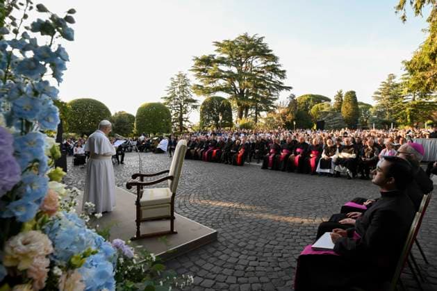 ITALY - POPE LEO XIV LEADS THE ROSARY FOR PEACE AT THE GROTTO OF OUR LADY OF LOURDS IN THE VATICAN GARDENS - 2026 5 30 Italy, Rome, Vatican, 2026 5 30 Pope Leo XIV leads the rosary for peace at the Grotto of Our Lady of Lourdes in the Vatican Gardens to mark the conclusion of the Marian month of May EDITORIAL USE ONLY - NO BOOKS Copyright: xVATICANxMEDIAx