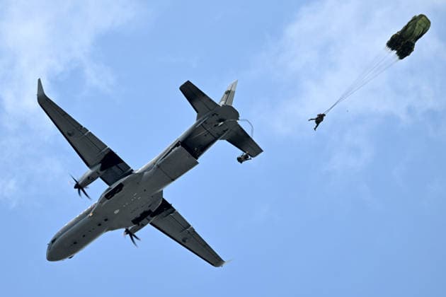 May 30, 2026, Hradec Kralove, Czech Republic: Czech Army paratroopers exit a Casa aircraft during the opening ceremony of this year s at the Aviaticka airshow in Hradec Kralove, Czech Republic on May 30, 2026. Hradec Kralove Czech Republic - ZUMAr156 20260530_aap_r156_040 Copyright: xSlavekxRutax