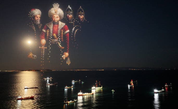 News Bilder des Tages 573rd anniversary of the Conquest of Istanbul ISTANBUL, TURKIYE - MAY 30: A synchronized drone light show, organized by the Istanbul Governorate to commemorate the 573rd anniversary of the Conquest of Istanbul, is held at the Yenikapi Event Space in Istanbul, Turkiye, on May 30, 2026. Islam Yakut Anadolu Istanbul Turkey. Editorial use only. Please get in touch for any other usage.  Copyright: x2026xAnadoluxIslamxYakutx