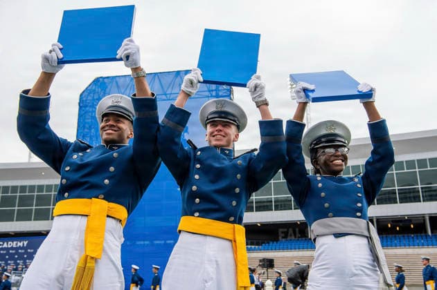 May 30, 2026, Colorado Springs, Co, United States: Cadets hoist their diplomas during the U.S. Air Force Academy Class of 2026 graduation ceremony at Falcon Stadium, May 28, 2026 in Colorado Springs, Colorado. A total of 931 cadets received commissions as second lieutenants in the U.S. Air Force and U.S. Space Force. Colorado Springs United States - ZUMAp138 20260530_zaa_p138_004 Copyright: xTrevorxCokley U.S.xAirx