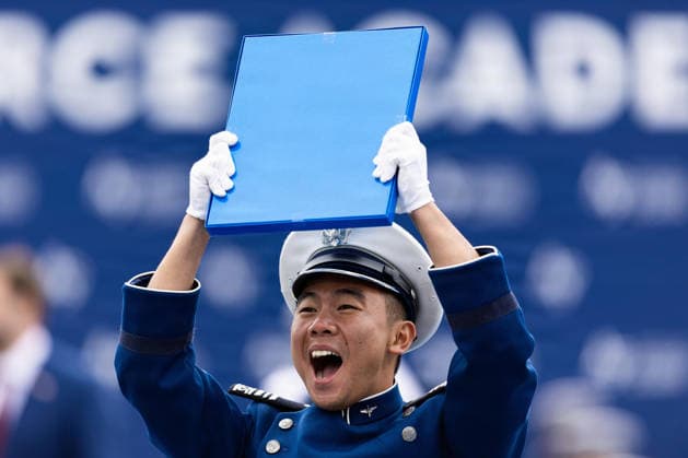 May 30, 2026, Colorado Springs, Co, United States: A male cadet hoists his diploma during the U.S. Air Force Academy Class of 2026 graduation ceremony at Falcon Stadium, May 28, 2026 in Colorado Springs, Colorado. A total of 931 cadets received commissions as second lieutenants in the U.S. Air Force and U.S. Space Force. Colorado Springs United States - ZUMAp138 20260530_zaa_p138_008 Copyright: xRayxBahner U.S.xAirx
