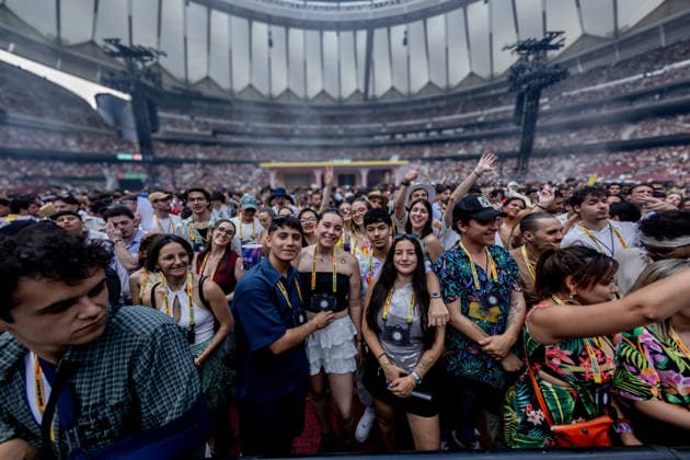 Bad Bunny performs at the Metropolitano Madrid Hundreds of people during a concert by singer Bad Bunny, at the Riyadh Air Metropolitano, on May 30, 2026, in Madrid Spain The Puerto Rican artist will perform ten concerts in the capital between May 30 and June 15 as part of his DeBÍ TiRAR MáS FOToS World Tour 30 MAY 2026 CONCERT MUSIC PUERTO RICO PUERTO RICO PUERTORRIQUEÑO SINGER DTMF TOUR WORLD TOUR Madrid Madrid Madrid Espana  Copyright: xRicardoxRubiox 7561373
