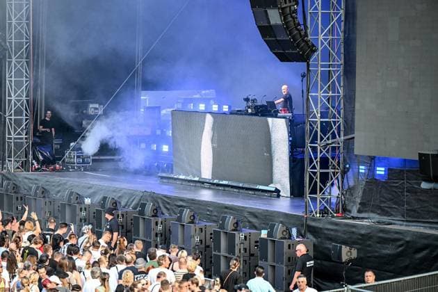 Concert by Paul Kalkbrenner in Mönchengladbach FOR EDITORIAL PURPOSES ONLY EDITORIAL USE ONLY p A good 9400 people celebrate on Saturday, May 30, 2026 during Paul Kalkbrenners DJ set at Sparkassenpark in Mönchengladbach Germany NRW Mönchengladbach Copyright VladimirxWegener Copyright: VladimirxWegener doc862qs188jq1xh20baav ,EDITORIAL USE ONLY Copyright: VladimirxWegener