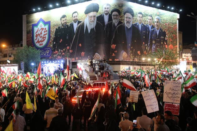 Thousands gather in Tehran to protest US and Israeli attacks TEHRAN, IRAN - MAY 30: Thousands of people gather at Revolution Square to protest against the attacks launched by the US and Israel on Iran, in Tehran, Iran, on May 30, 2026. Demonstrators carried Iranian flags and posters of the late Iranian Supreme Leader Ali Khamenei, who lost his life in the attacks, while chanting slogans against the US and Israel. Fatemeh Bahrami Anadolu Tehran Iran. Editorial use only. Please get in touch for any other usage.  Copyright: x2026xAnadoluxFatemehxBahramix