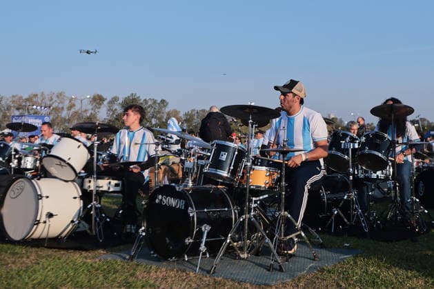 Drummers seek the Guinness World Record with more than 400 drums playing simultaneously in Buenos Aires BUENOS AIRES, ARGENTINA - MAY 30: More than 400 drummers perform simultaneously during the new edition of the Baterias a la Plaza festival at Parque Arroyo Vega in Buenos Aires, Argentina, on May 30, 2026. The event gathered musicians from across the country to share a unique open-air musical experience alongside influential figures of the Argentine drumming scene, as participants played synchronized patterns to create a collective soundscape. Luciano Gonzalez Anadolu Buenos Aires Argentina. Editorial use only. Please get in touch for any other usage.  Copyright: x2026xAnadoluxLucianoxGonzalezx