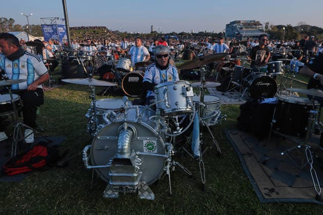 Drummers seek the Guinness World Record with more than 400 drums playing simultaneously in Buenos Aires BUENOS AIRES, ARGENTINA - MAY 30: More than 400 drummers perform simultaneously during the new edition of the Baterias a la Plaza festival at Parque Arroyo Vega in Buenos Aires, Argentina, on May 30, 2026. The event gathered musicians from across the country to share a unique open-air musical experience alongside influential figures of the Argentine drumming scene, as participants played synchronized patterns to create a collective soundscape. Luciano Gonzalez Anadolu Buenos Aires Argentina. Editorial use only. Please get in touch for any other usage.  Copyright: x2026xAnadoluxLucianoxGonzalezx
