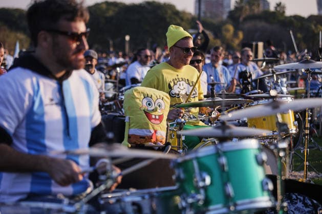 Drummers seek the Guinness World Record with more than 400 drums playing simultaneously in Buenos Aires BUENOS AIRES, ARGENTINA - MAY 30: More than 400 drummers perform simultaneously during the new edition of the Baterias a la Plaza festival at Parque Arroyo Vega in Buenos Aires, Argentina, on May 30, 2026. The event gathered musicians from across the country to share a unique open-air musical experience alongside influential figures of the Argentine drumming scene, as participants played synchronized patterns to create a collective soundscape. Luciano Gonzalez Anadolu Buenos Aires Argentina. Editorial use only. Please get in touch for any other usage.  Copyright: x2026xAnadoluxLucianoxGonzalezx