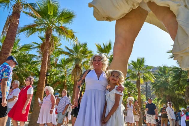 May 30, 2026, Palm Springs, California, USA: Thousands of people and more than 1,000 participants dressed as Marilyn Monroe gather in downtown Palm Springs, California, during an event celebrating the 100th anniversary of Monroe s birth on May 30, 2026. Organizers announced that 1,034 participants took part, surpassing the previous Guinness World Record for the largest gathering of people dressed as Marilyn Monroe. The event was held near the city s iconic 26-foot-tall Marilyn Monroe statue and attracted visitors from across the United States and beyond. Palm Springs USA - ZUMAi11_ 20260530_aap_i11_004 Copyright: xIanxL.xSitrenx