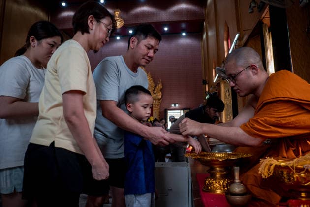 Vesak Day celebration in Malaysia SELANGOR, MALAYSIA - MAY 31: Buddhist devotees gathered at Wat Chetawan to perform a religious ceremony in conjunction with the Vesak Day Celebration in Selangor, Malaysia on May 31, 2026. Syaiful Redzuan Anadolu Selangor Malaysia. Editorial use only. Please get in touch for any other usage.  Copyright: x2026xAnadoluxSyaifulxRedzuanx