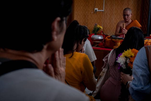 Vesak Day celebration in Malaysia SELANGOR, MALAYSIA - MAY 31: Buddhist devotees gathered at Wat Chetawan to perform a religious ceremony in conjunction with the Vesak Day Celebration in Selangor, Malaysia on May 31, 2026. Syaiful Redzuan Anadolu Selangor Malaysia. Editorial use only. Please get in touch for any other usage.  Copyright: x2026xAnadoluxSyaifulxRedzuanx