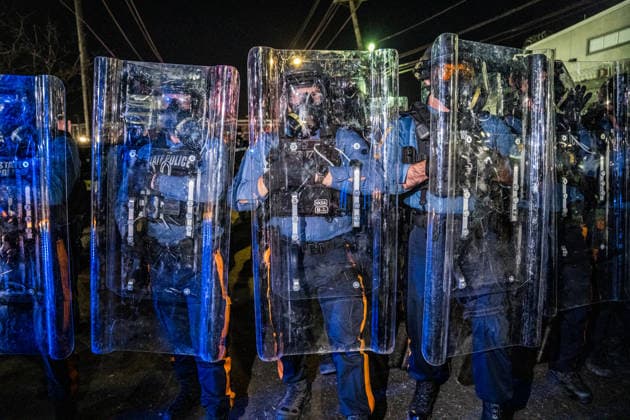Clashes outside ICE Detention Facility in New Jersey NEW JERSEY, UNITED STATES - MAY 30: Protestors and New Jersey State Police clash outside Delaney Hall, a private prison being used as an ICE detention center, in Newark, New Jersey, United States on May 30, 2026. Delaney Hall has been the site of ongoing protests due to poor living conditions for ICE detainees. Thomas Hengge Anadolu New Jersey United States. Editorial use only. Please get in touch for any other usage.  Copyright: x2026xAnadoluxThomasxHenggex