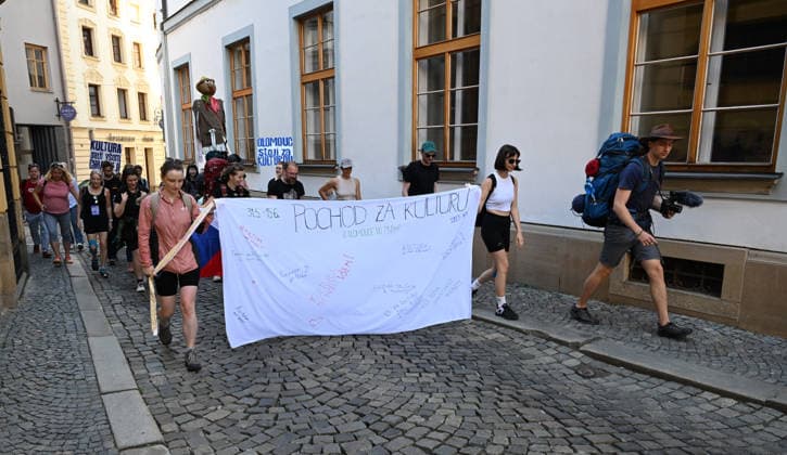 The We Stand for Culture (Stojime za kulturou) initiative launched a march to Prague in the centre of Olomouc on 31 May 2026 in response to the government s moves to cut funding for culture and public media. Participants will visit regional cultural centres along the 331.5 kilometre route, where debates and an accompanying artistic programme will take place. The march will culminate on 15 June 2026 in Prague. (CTKxPhoto LudekxPerina) CTKPhotoP2026053101865  CTKPhotoP2026053101865