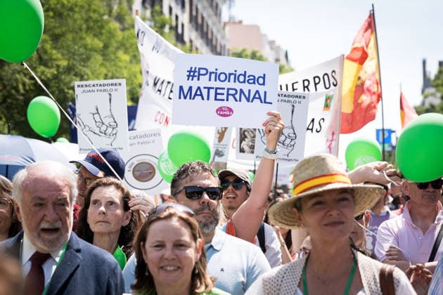 March Yes to Life in Madrid Former Minister of the Interior Jaime Mayor Oreja i during a demonstration against the shielding of abortion in the Constitution and the euthanasia law, on May 31, 2026, in Madrid Spain The Plataforma Sí a la Vida (Yes to Life Platform), made up of more than 500 associations, is organizing the demonstration under the slogan March Yes to Life to call for the repeal of anti-life laws and to protest against the protection of abortion in the Constitution and against the euthanasia law 31 MAY 2026 ANTI-ABORTION DEMONSTRATION EUTHANASIA PROVIDA Diego Radamé Madrid Madrid Spain  Copyright: xDiegoxRadamÃ sx 7561836