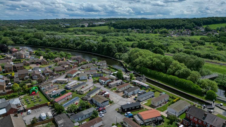 May 31, 2026, Mexborough, Yorkshire, UK: Mexborough, UK. Emergency services remain at the scene as they search the River Don at Mexborough, near Doncaster, to locate an 11-year-old boy who entered the water yesterday. Mexborough UK  - ZUMAl94_ 20260531_zaf_l94_016 Copyright: xIoannisxAlexopoulosx